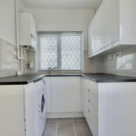 Improved Private House In Central Location Portsmouth Bagian luar foto