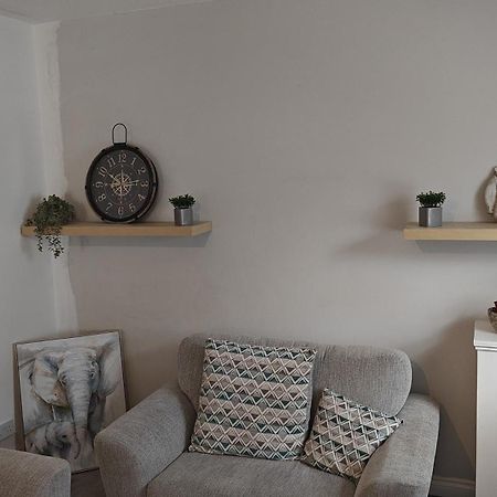 Improved Private House In Central Location Portsmouth Bagian luar foto