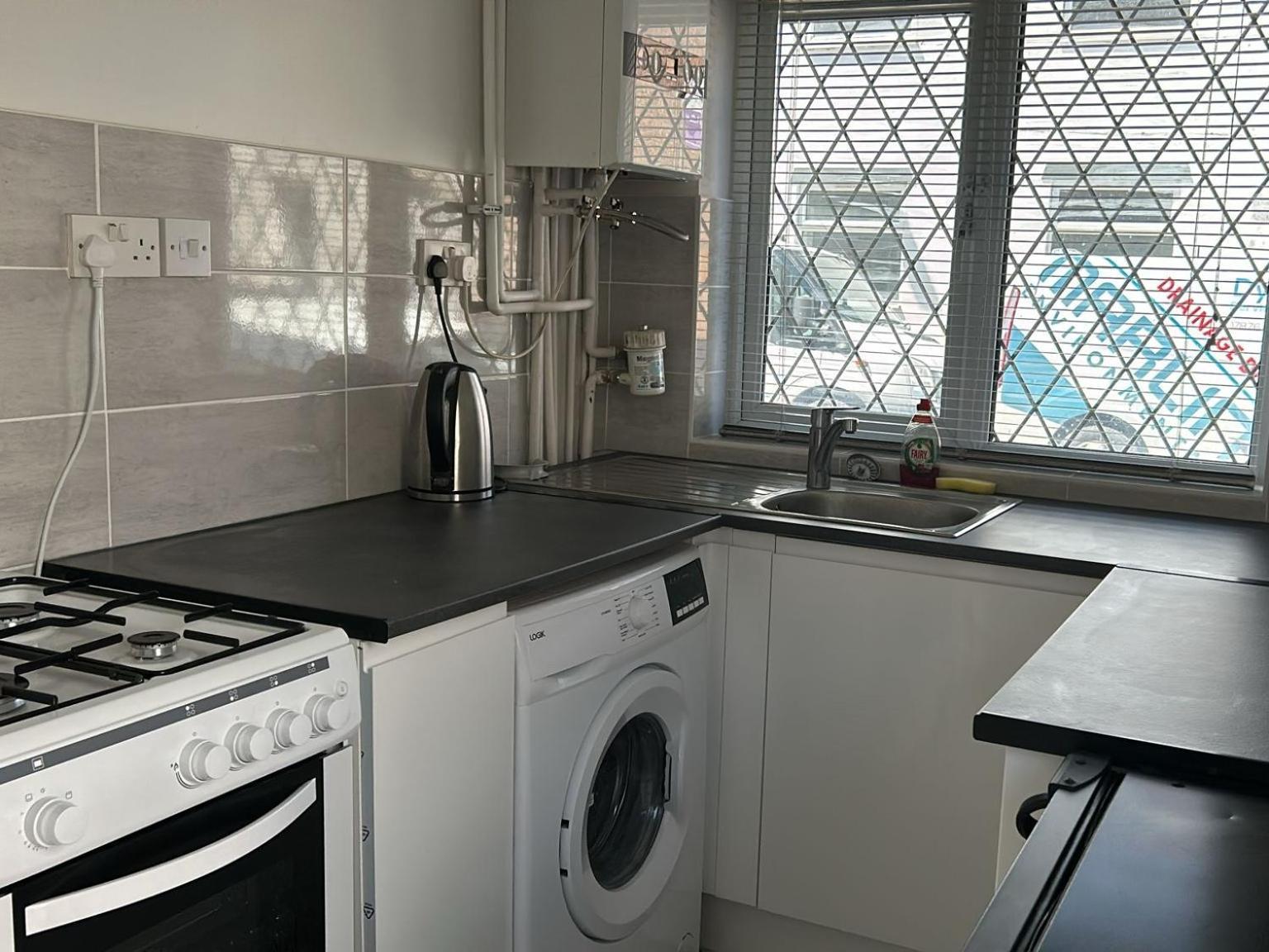 Improved Private House In Central Location Portsmouth Bagian luar foto
